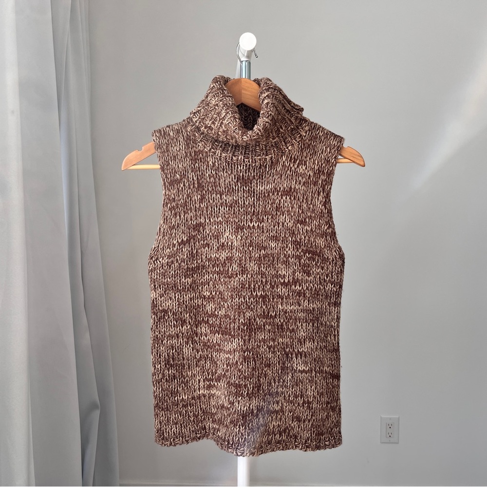 Sleeveless knit